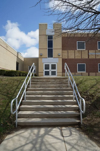 학교 입구별 구체적인 계단 — 스톡 사진