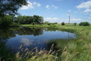 kırsal alanda küçük gölet