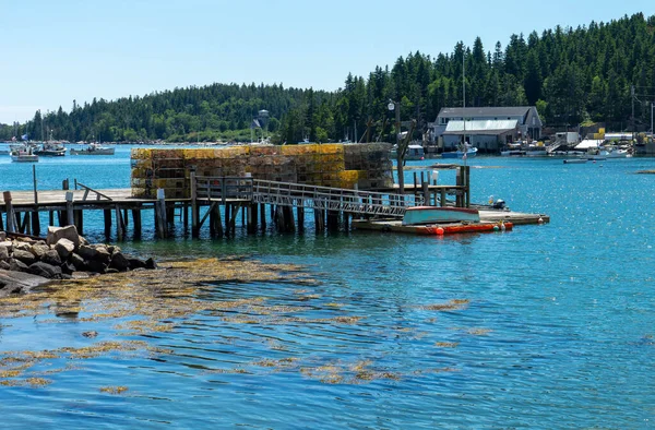 Birçok Istakoz Kapanı Stonington Maine Bir Rıhtımda Oturur Stok Fotoğraf