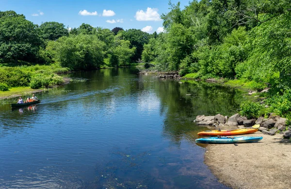 Concord Massachusetts Usa July 2020 Unidentified People Kayak Spend Beautiful — Stock Photo, Image