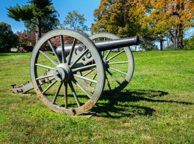 Virginia 'da Fredericksburg savaş meydanında bir top duruyor.