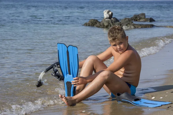 Hermoso Niño Con Equipo Buceo Listo Para Bucear —  Fotos de Stock