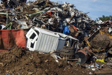 paslı metal hurda geri dönüşüm tutan vinç