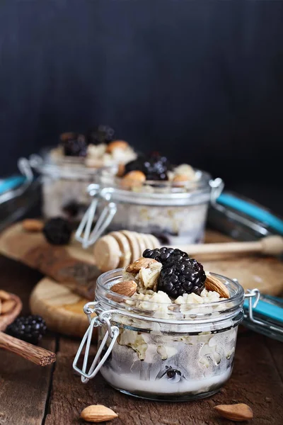 Overnight Oatmeal Blackberries Honey Almond Milk Rustic Wood Background Canning — Stock Photo, Image