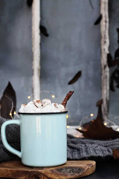 Blue Black Enamel Cup Hot Cocoa Marshmallows Cinnamon Bark Front — Stock Photo, Image