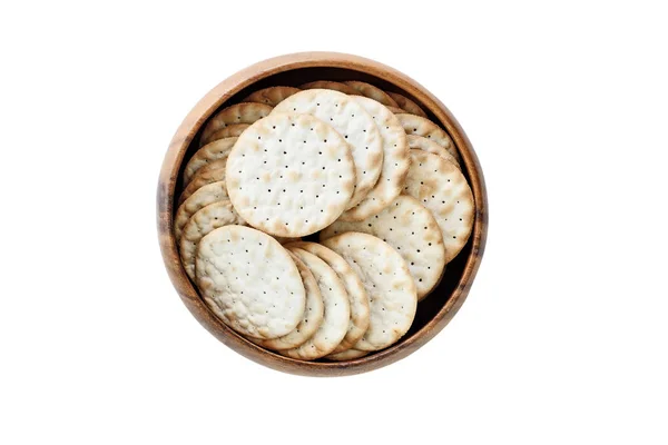 Geïsoleerde Houten Kom Water Crackers Een Witte Achtergrond Uitknippad Opgenomen — Stockfoto