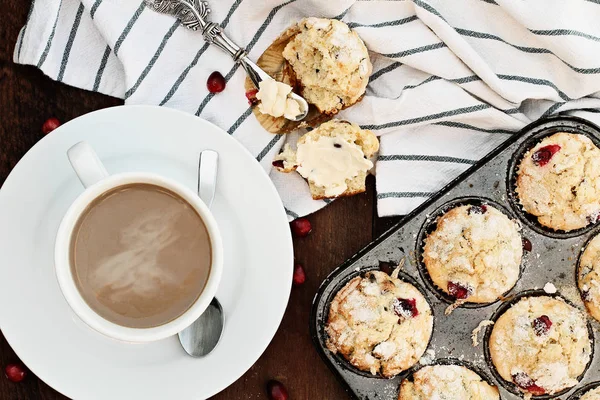 Koffie Cranberry Muffins Afbeelding Schot Van Bovenaf — Stockfoto