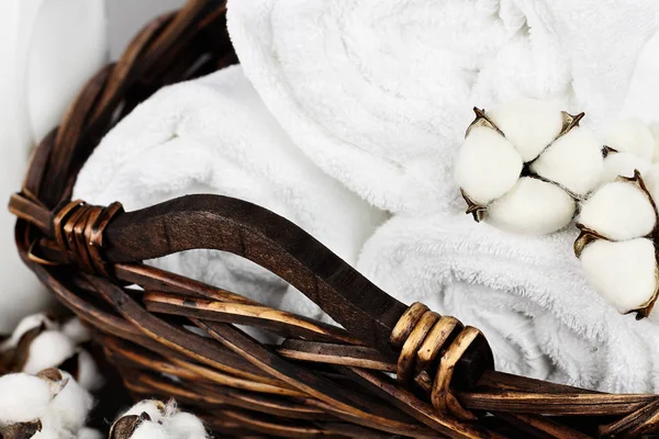 Laundry Basket Filled White Fluffy Towels Cotton Flowers Bottle Liquid — Stock Photo, Image