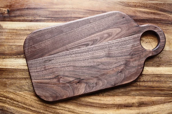 Walnut Wooden Cutting Board Handle Hold Oak Table Top Image — Stock Photo, Image