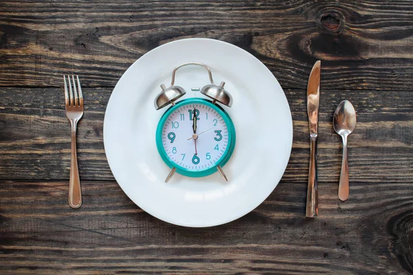 Twelve Hour Intermittent Fasting Time Concept Clock Plate Rustic Wooden — Stock Photo, Image