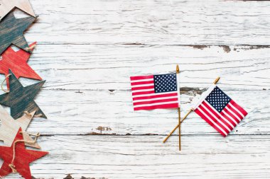 Ahşap Yıldız ve Amerikan Bayrakları ile 4 Temmuz Arka Plan