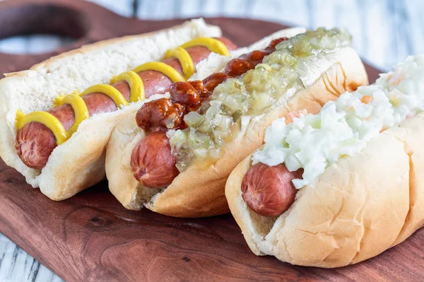 Trzy odmiany Hot dogi — Zdjęcie stockowe
