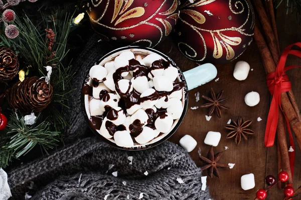 Hot Cocoa with Tiny Marshmallows and Chocolate Sauce — Stock Photo, Image