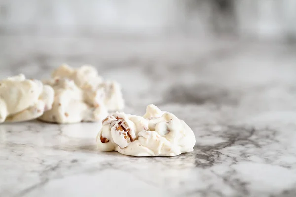 맛있는 케토 버터 피칸 지방 폭탄 — 스톡 사진