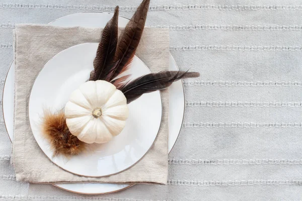 Thanksgiving Plats Inställning med Mini Pumpkin — Stockfoto