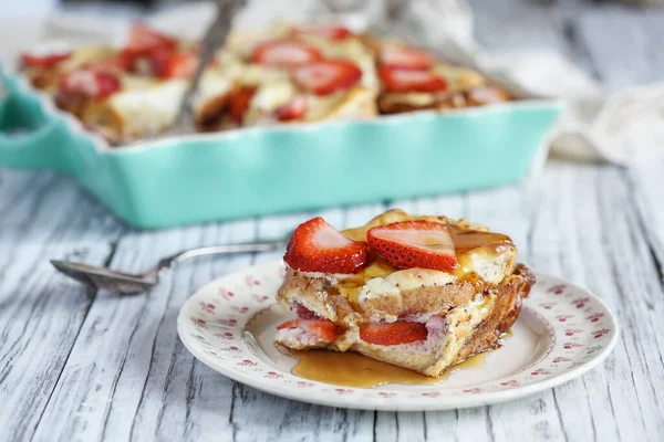 Strawberry Cheesecake French Toast Casserole Maple Syrup Made Cream Cheese — Stock Photo, Image