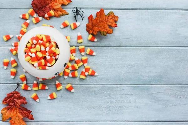 Halloween Vakantie Snoep Maïs Een Generieke Geest Kom Decoraties Een — Stockfoto