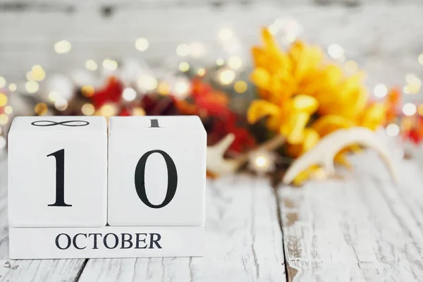 Witte Houten Kalenderblokken Met Datum Oktober Herfst Decoraties Een Houten — Stockfoto