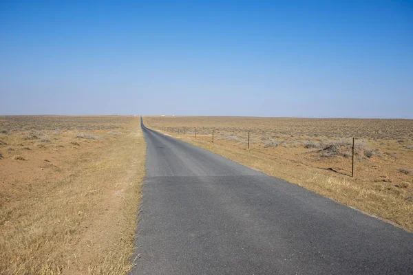 Vallas de rancho y carreteras extendidas —  Fotos de Stock