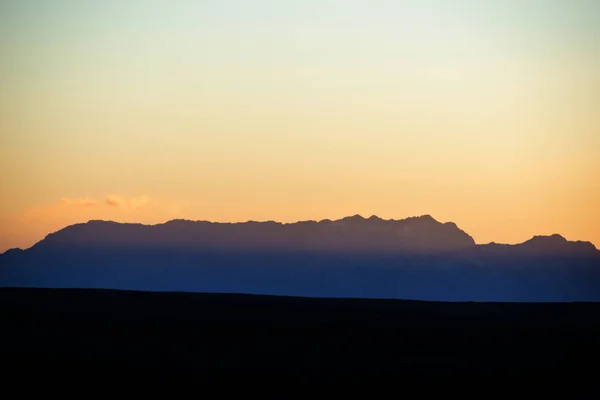 Vackert ljus och skugga på Helan Mountain — Stockfoto