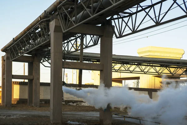 Squirt steam from the pipe — Stock Photo, Image