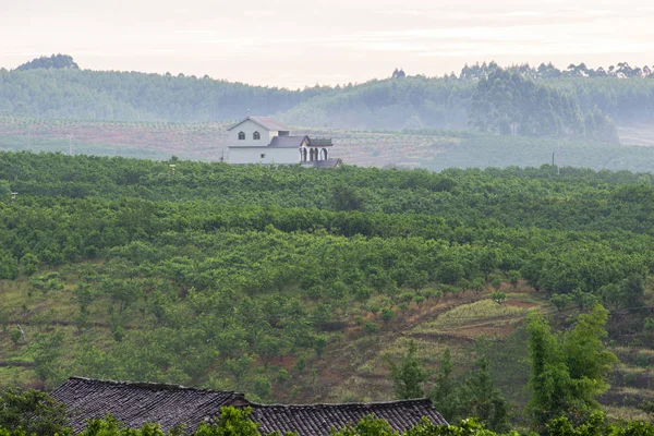 中国西南地区农村住宅楼. — 图库照片