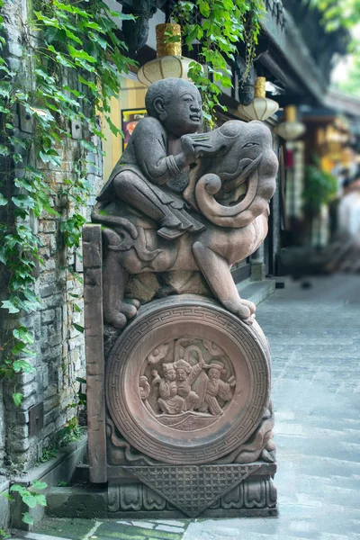 Escultura em pedra simbolizando boa sorte na China — Fotografia de Stock