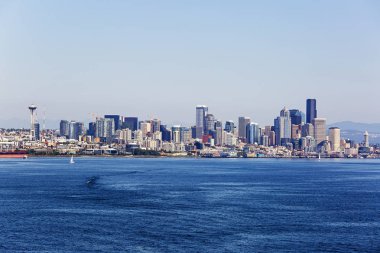 Elliott Körfezi ve Seattle, Washington manzarası.