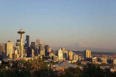 Seattle, Washington - 25 Temmuz 2018: Görünüm Seattle, Washington Kerry Park manzarası. Seattle, Amerika Birleşik Devletleri'nin en hızlı büyüyen büyük şehirlerde olmuştur 2013 ve 2016.