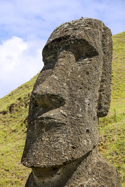 Moai Nel Parco Nazionale Rapa Nui Sulle Pendici Del Vulcano — Foto Stock