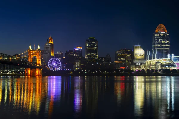 Downtown Cincinnati Ohio Com Skystar Maior Roda Observação Portátil Mundo — Fotografia de Stock