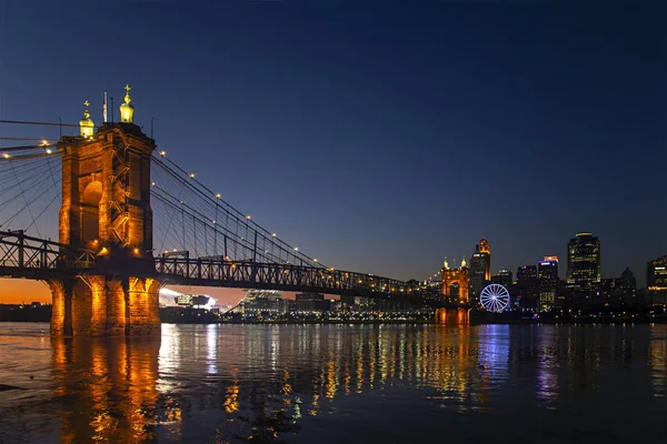 Downtown Cincinnati Ohio Med Skystar Världens Största Bärbar Observation Hjulet — Stockfoto