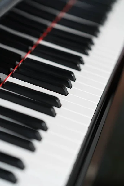 Primo Piano Dei Tasti Pianoforte Bianco Nero — Foto Stock