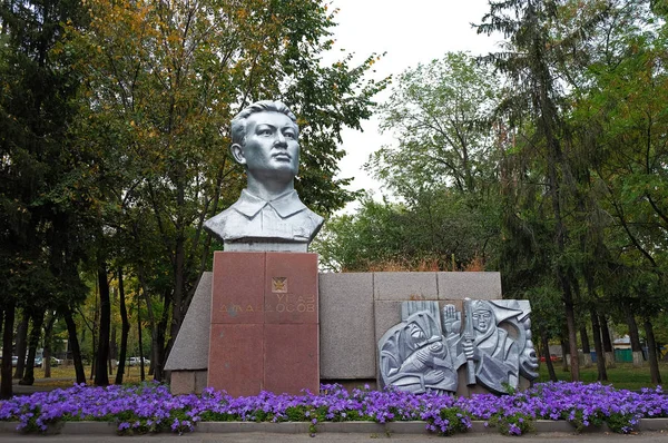 Monument Uraz Djandossov Almaty Kazakhstan — Stock Photo, Image