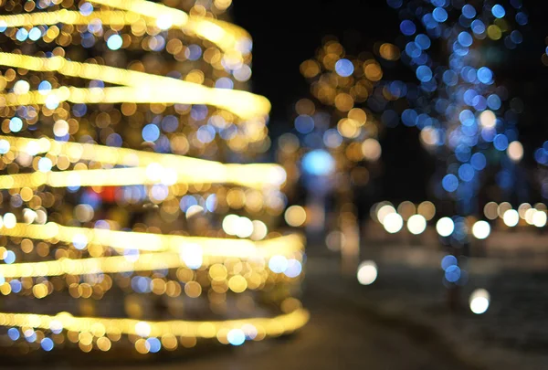 Kerstmis decoratie achtergrond met gouden en blauwe lichten gloeien — Stockfoto