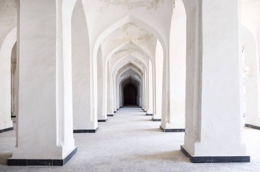 Kalyan Camii 'nde 16. yüzyıldan kalma beyaz Arap kemerleri. Buhara, Özbekistan. Orta Asya.