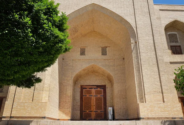 Nádherný vchod do Pamětního komplexu Khoja Bahauddin Nakshband, Bukhara, Uzbekistán — Stock fotografie