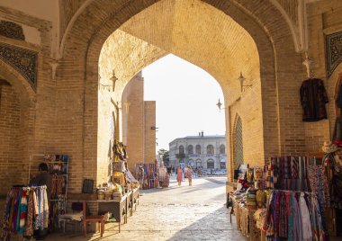 Bukhara, Özbekistan-Mayıs, 01 2019 Bukhara eski kasabasında Dome pazarı