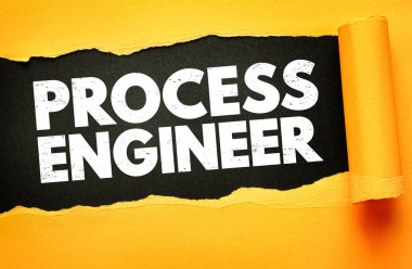 Yırtık kağıt efekti PROCESS ENGINEER kelimelerini kalın desenli yazı tipiyle ortaya çıkarıyor. Mühendislik, imalat, endüstri, üretim, teknoloji ve kariyer temaları için yaratıcı tasarım kavramı