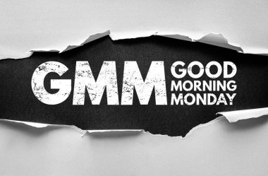 Yırtık bir kağıdın üzerinde cesur ve sıkıntılı bir yazı tipi ile GMM Good Morning Pazartesi metni, yeni başlangıçları, motivasyonu, ilhamı ve verimli bir yeni haftanın başlangıcını sembolize eder