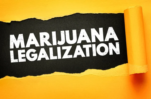 Yırtık kağıt kavramına ilişkin marihuana yasallaştırma metni yırtık bir yüzey altında ortaya çıkarak değişimi, tartışmayı, politika reformunu, esrar hukuku bilincini ve sosyal sorunları sembolize etmektedir.