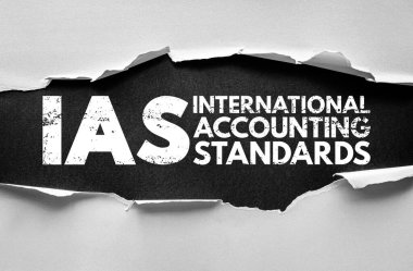 IAS Uluslararası Muhasebe Standartları sayfası yırtık kağıt arkaplan üzerine metin. IAS çerçevesini vurgulayan finans ve iş düzenleme kavramı, profesyonel etki için sıkıntılı ve cesur tipografi