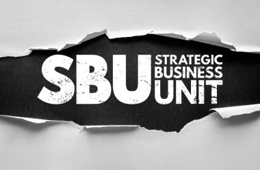 SBU Stratejik İş Birimi metni yırtık kağıt arkaplan üzerine. Kıtlık ve anlam kalın yazı tipi tasarımı, kurumsal yapı, yönetim ve şirket planlaması konsepti ile sunulmuştur.