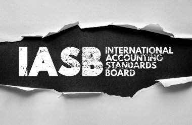 Yırtık kağıt arkaplan üzerinde IASB Uluslararası Muhasebe Standartları Kurulu metni. Grunge etkisi harfleri, finans, iş, kurallar ve yönetmelikleri sembolize eden kısaltma ve tam formu ortaya koymaktadır.