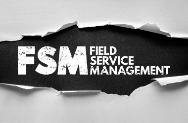 Yırtık kağıt arkaplanda FSM Saha Yönetimi metni. İşlemler, iş gücü zamanlaması, lojistik, verimlilik ve müşteri hizmetleri kavramı
