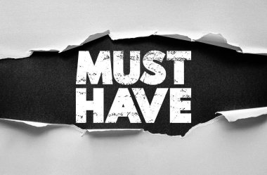 Yırtık kağıt efektli cesur bir metin olmalı. Güçlü talep, gereklilik, temel öğe veya güçlü motivasyonel tipografi tarzında öncelikli konsept