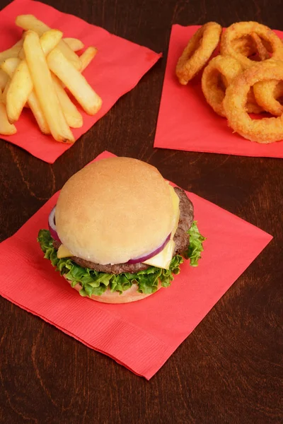 Hamburguesa Vista Superior Con Patatas Fritas Aros Cebolla — Foto de Stock