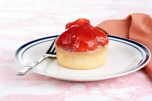 Strawberry Custard Glazed Tart Plate — Stock Photo, Image