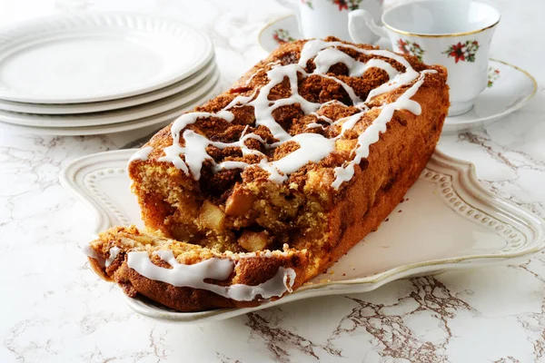 Apfelfritter Laib Brot Kuchen Scheiben Geschnitten — Stockfoto