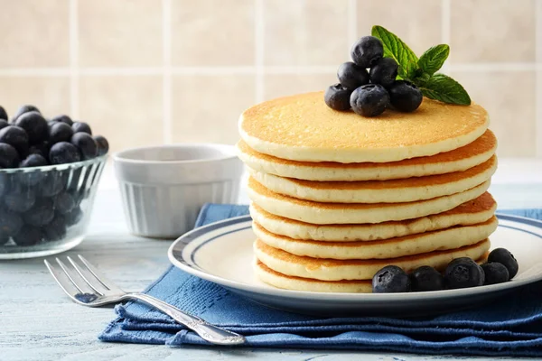 Penutupan Pancake Blueberry Dengan Garpu — Stok Foto